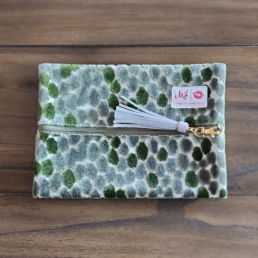 Makeup Junkie Medium Modern Olive Bag NWOT